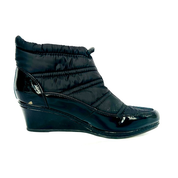 Fioni black thermal faux patent leather pointed toe wedge ankle booties size 9.5 - Picture 4 of 9